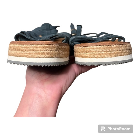 NWOT ESIOT Blue Gladiator Sandals - Picture 5 of 7